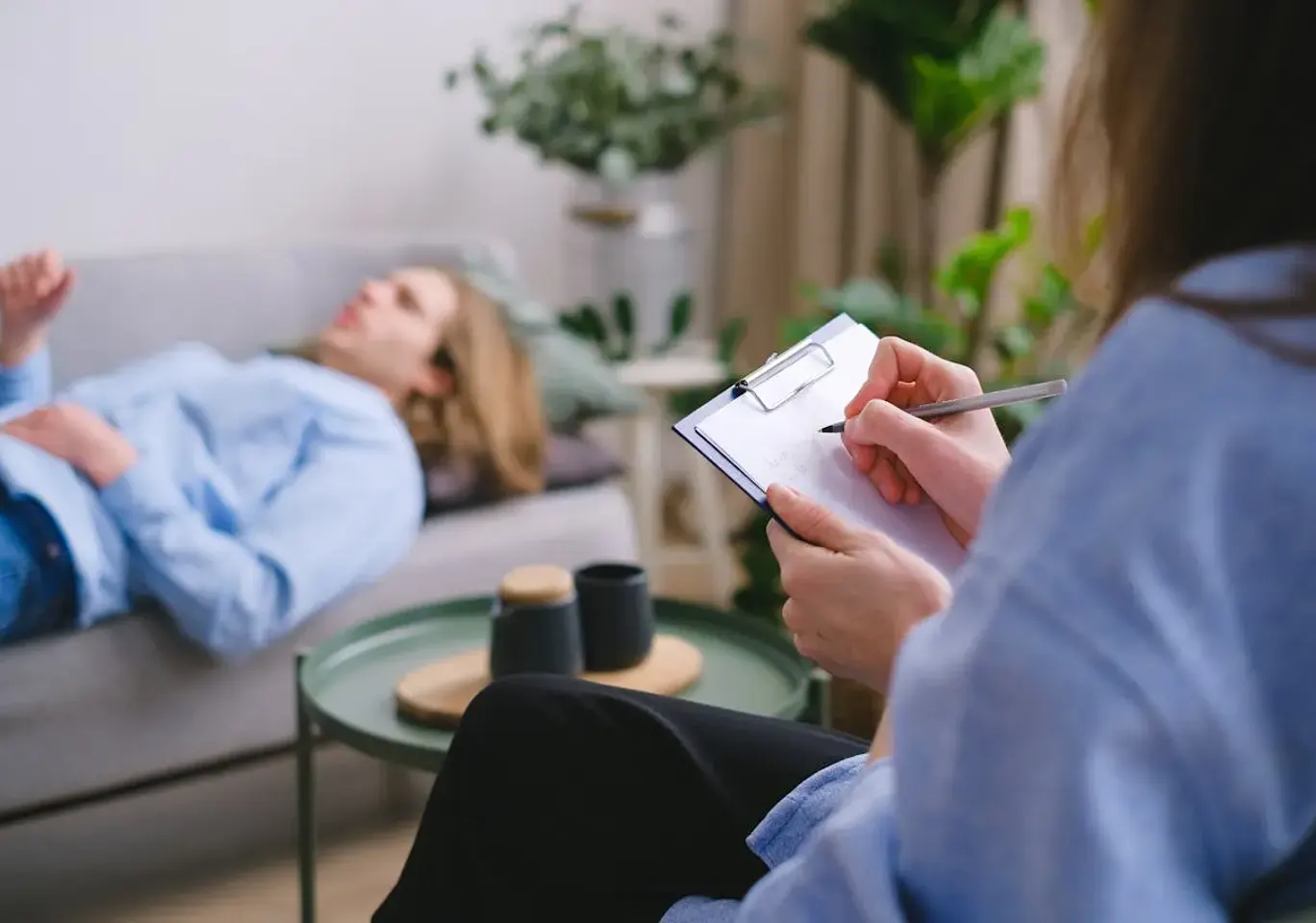 Konsultacja z lekarzem psychiatrą Bielsko-Biała: sesja terapeutyczna na kozetce